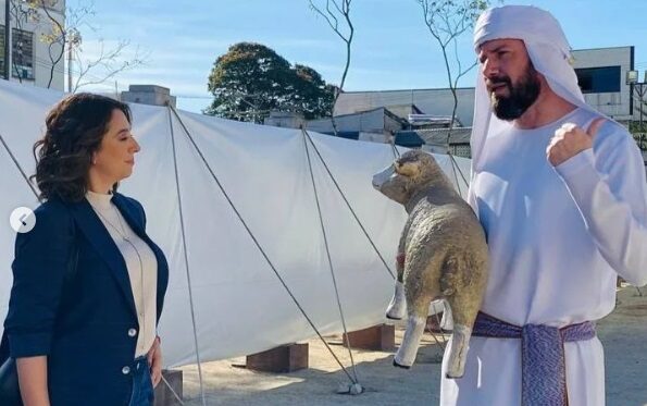 Imagem de capa - Apresentadora Cátia Fonseca realiza o Tour pelo Jardim Bíblico