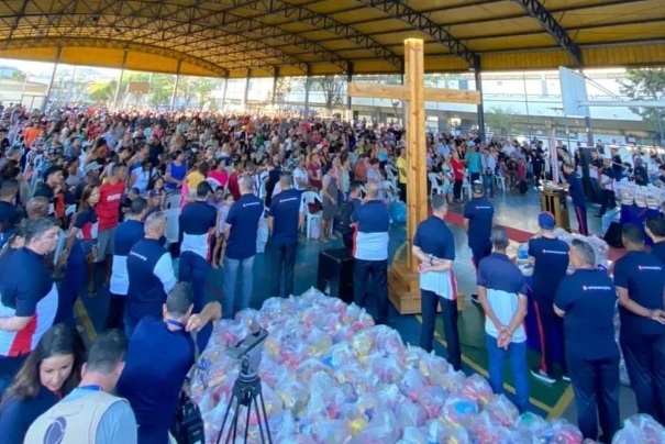 Imagem de capa - Unisocial de Minas Gerais distribui mais de mil cestas básicas em bairro carente
