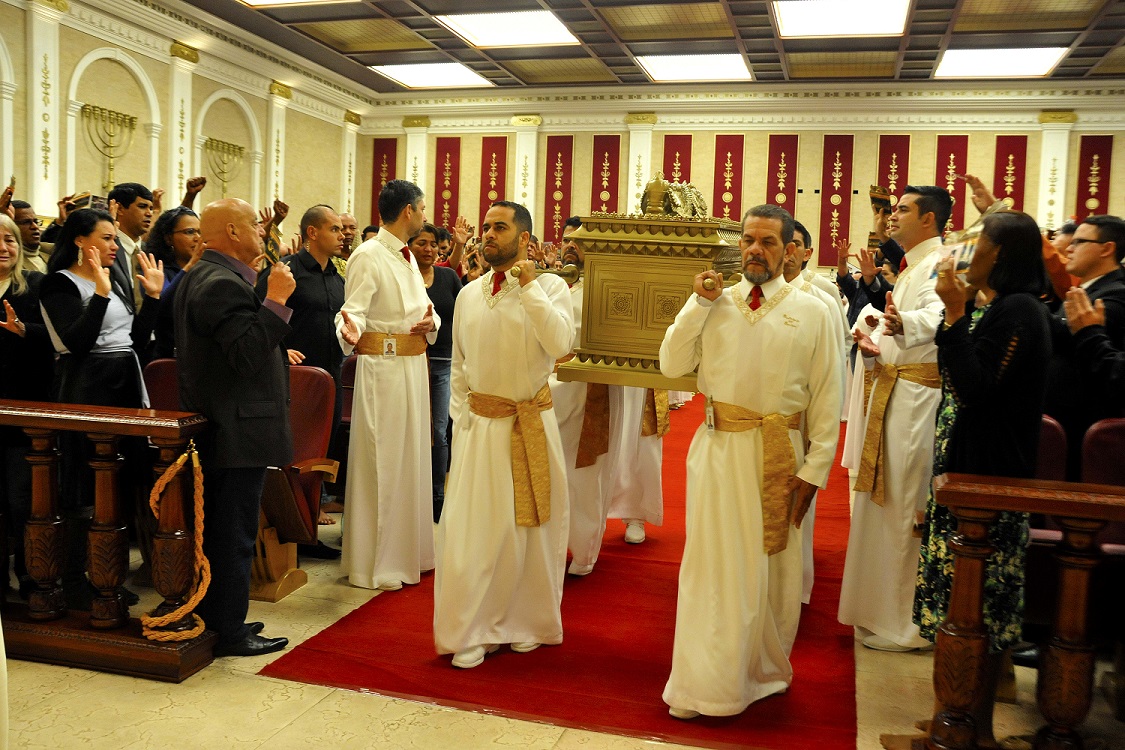 Imagem de capa - 10 anos do Templo de Salomão: relembre como foi o retorno da Arca da Aliança