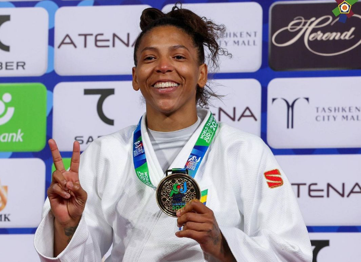 postJudoca Rafaela Silva conta que já tentou o suicídiona categoriaEm Foco