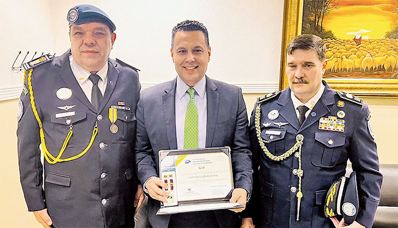 postAUNIPI homenageia Bispo Macedo com a Medalha Mérito dos Pacificadoresna categoriaFolha Universal