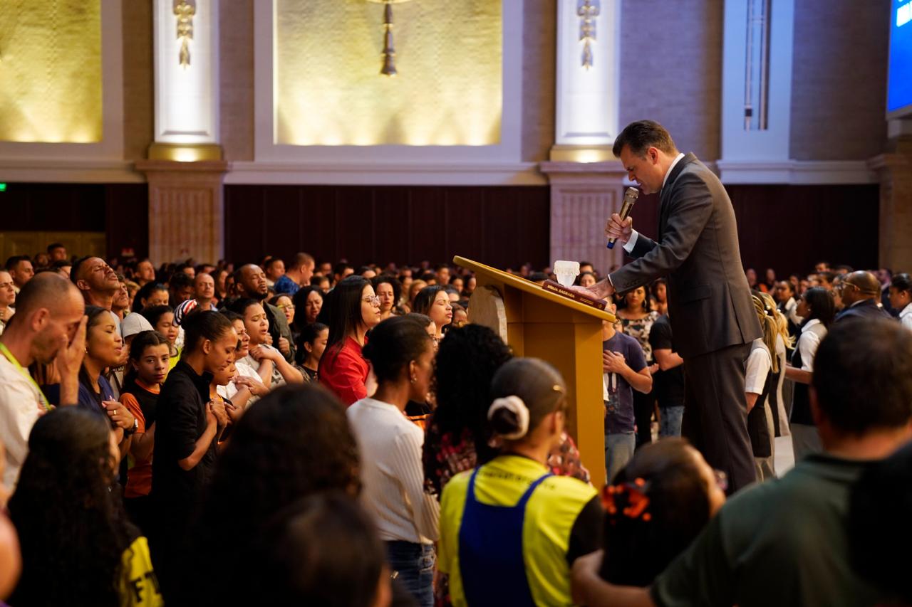 Imagem de capa - Teens em família, no Templo de Salomão