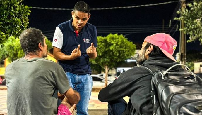 Imagem de capa - “Noite da Alegria” beneficia cerca de 40 pessoas nas ruas de Campo Grande/MS