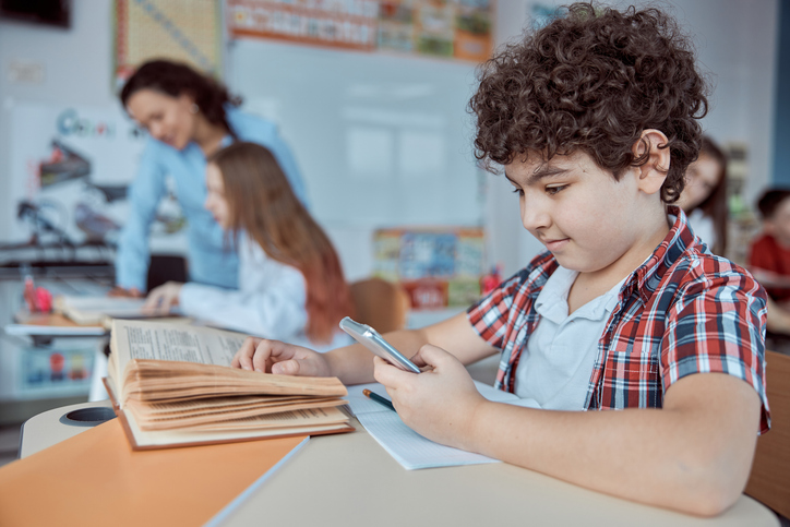 postPais concordam com proibição do uso de celulares em escolasna categoriaComportamento