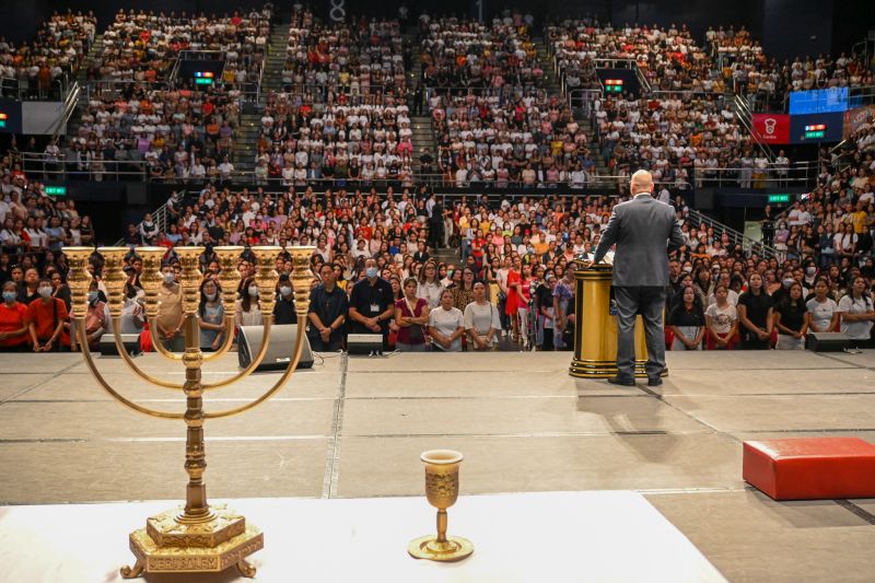 Imagem de capa - O evento da entrega do Sagrado Azeite da Unção em Hong Kong inspirou fé, curas e salvação