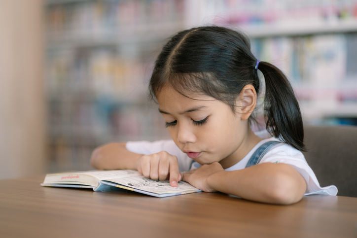 Imagem de capa - Estudo aponta que alunos brasileiros leem muito devagar