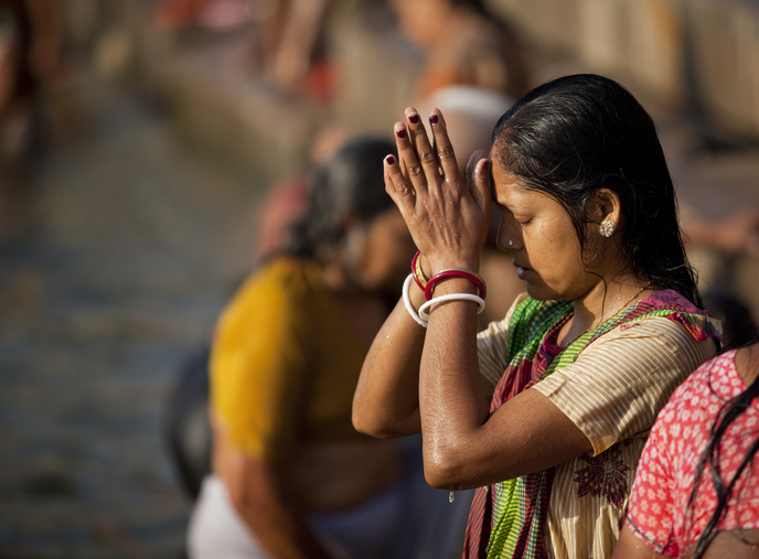 Imagem de capa - Festival hindu termina com pelo menos 46 mortos na Índia