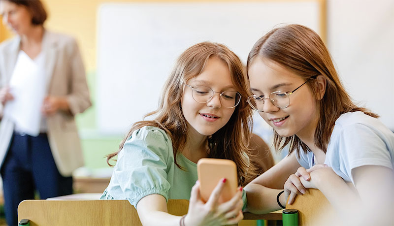 Imagem de capa - Nova batalha: sala de aula versus celular