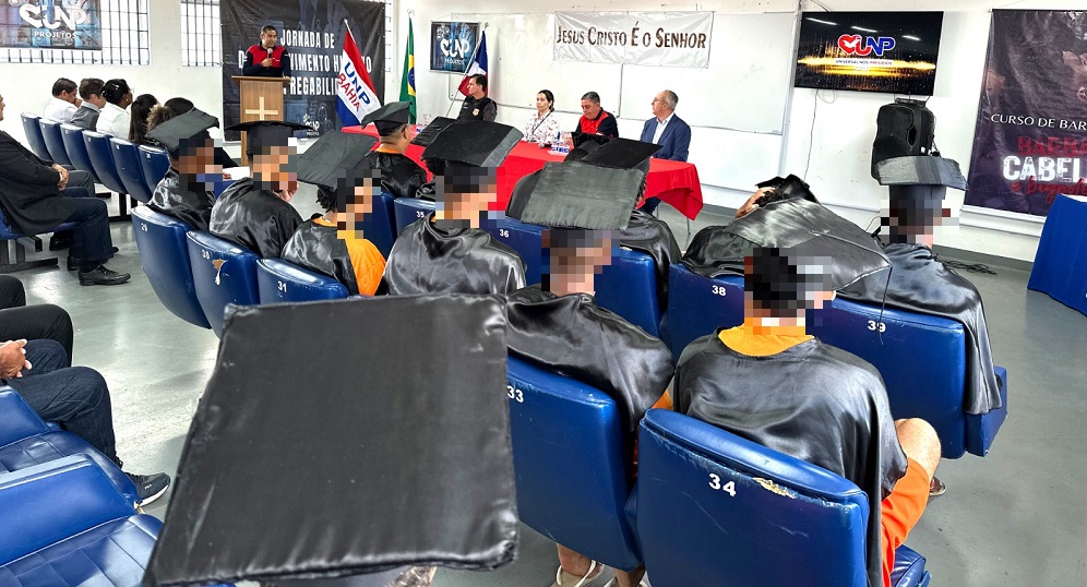 Imagem de capa - Detentos foram diplomados no “Curso de Barbearia”, em Salvador (BA)