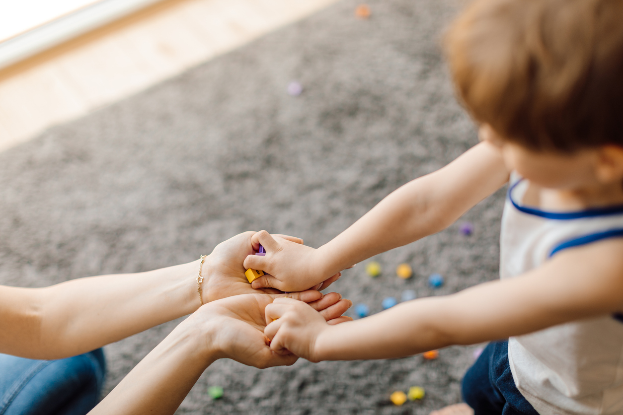 postAfastada, mãe retorna à Universal após trabalho de acolhimento com o filho autistana categoriaDepoimento