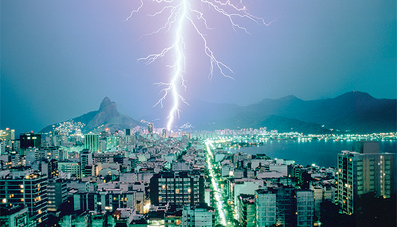 Imagem de capa - A cada 50 mortes por raios, uma é no Brasil