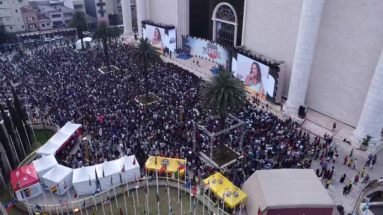 Imagem de capa - Luau FJU reúne milhares de jovens na Esplanada do Templo de Salomão em São Paulo