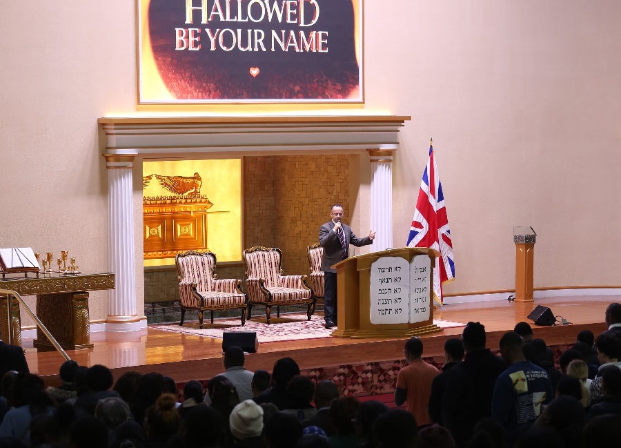 Imagem de capa - O que significa santificar o nome de Deus?