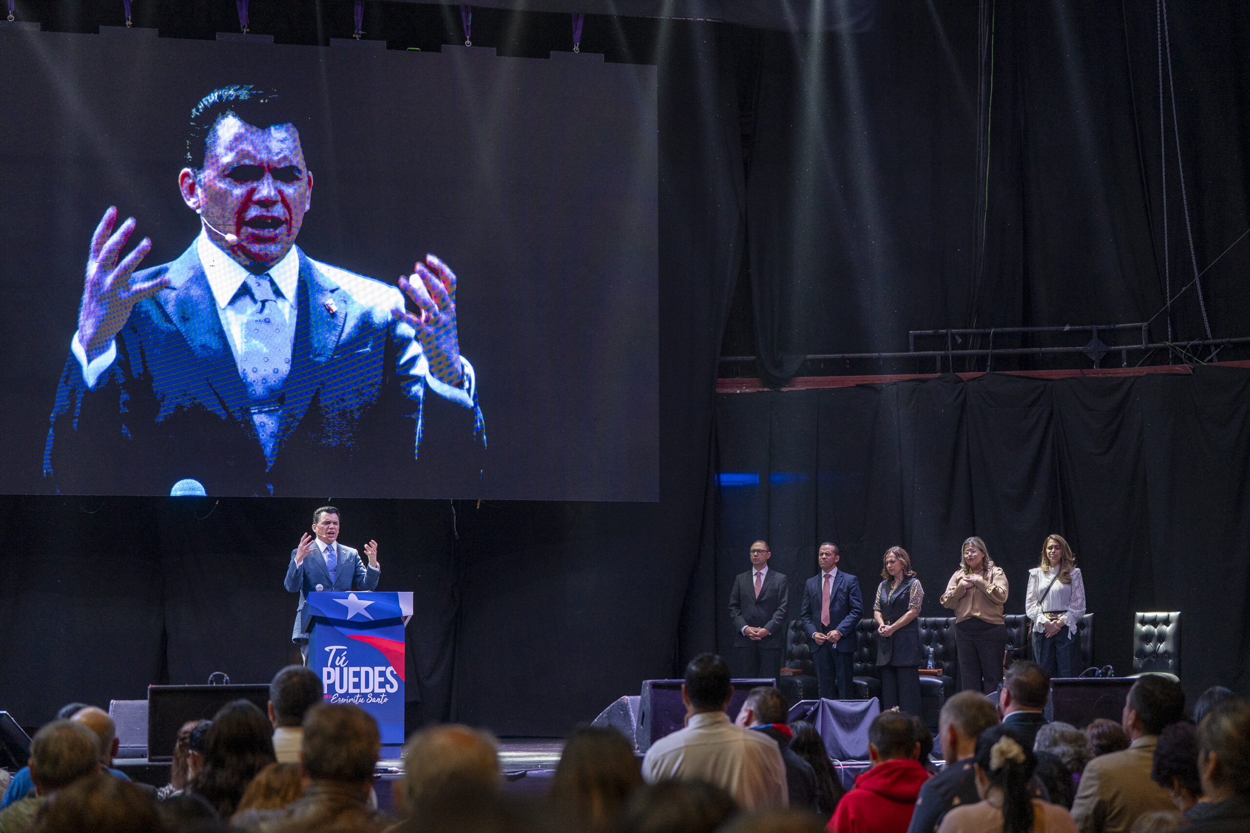 Imagem de capa - Evento histórico no Teatro Caupolicán reúne milhares em um momento de fé no Chile