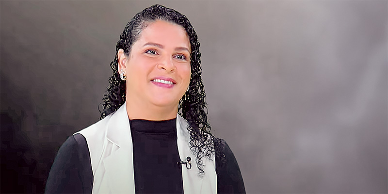 Imagem de capa - Ela comeu um pedaço de bolo enfeitiçado