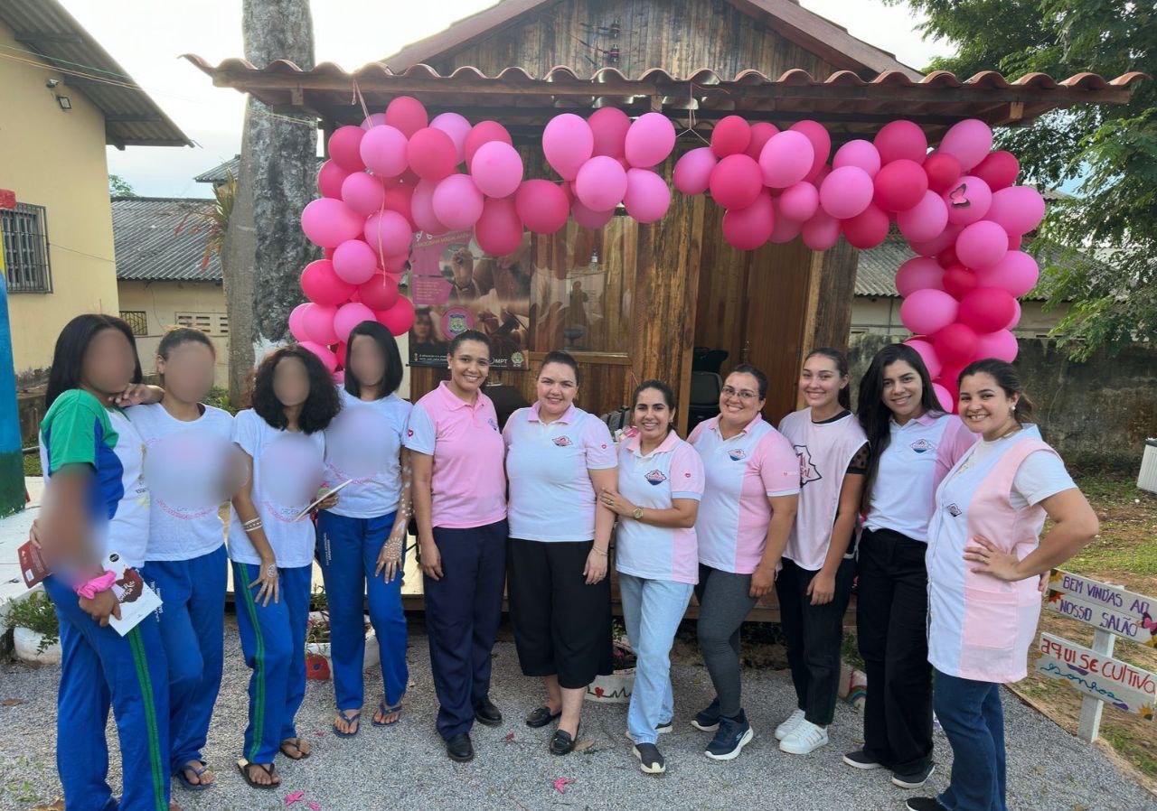 postUSE realça jovens com Dia da Beleza no estado do Acrena categoriaAção Social