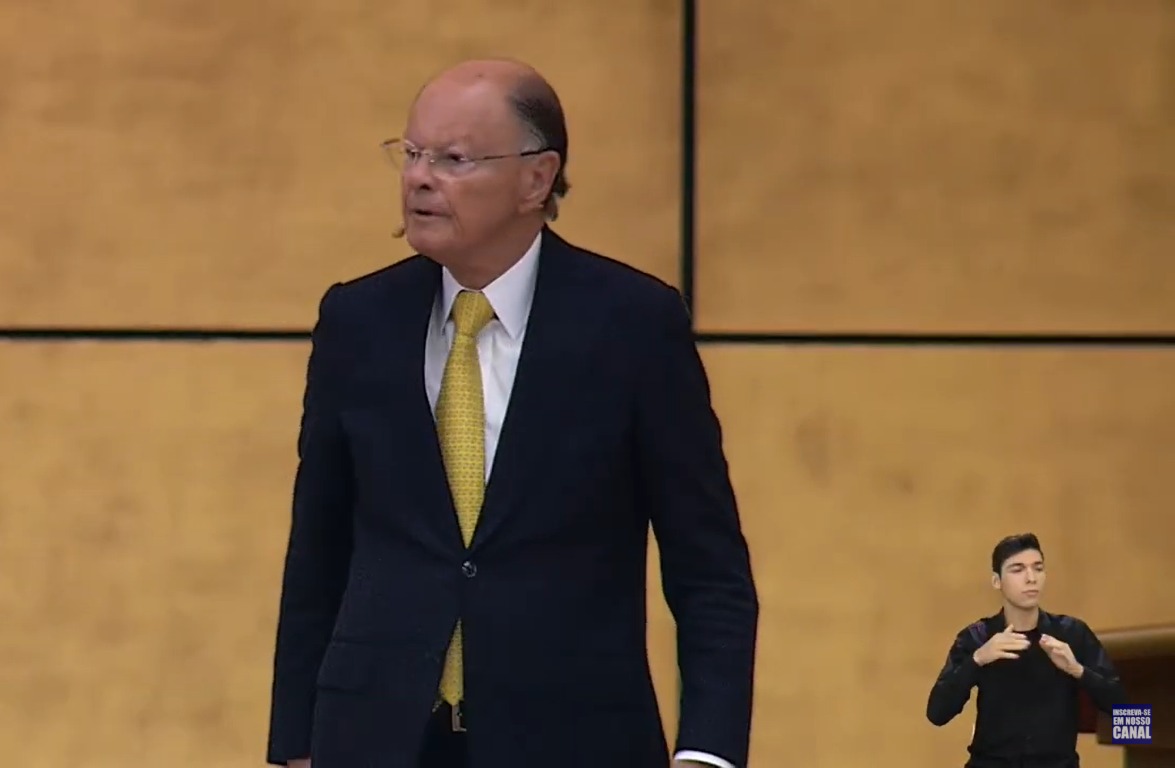 bispo macedo no templo salomao