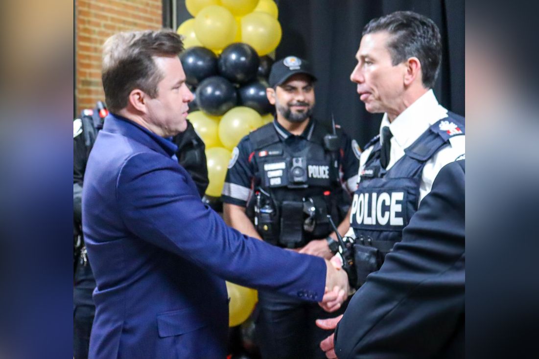Imagem de capa - Encontro promove integração entre policiais e comunidade em Toronto