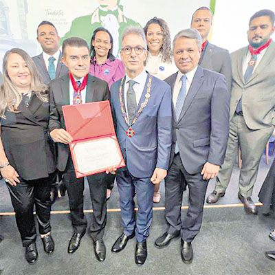 postUniversal recebe medalha da Inconfidênciana categoriaFolha Universal postUniversal recebe medalha da Inconfidênciana categoriaFolha Universal