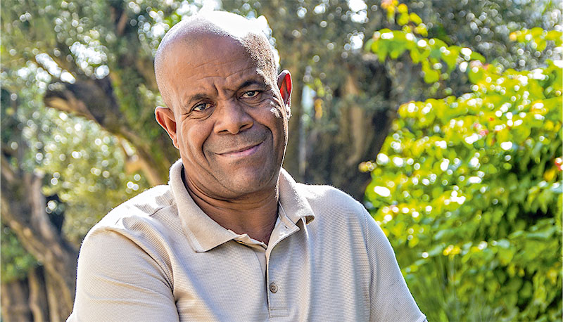 Ele sentou para esperar o jantar e acordou 45 dias depois