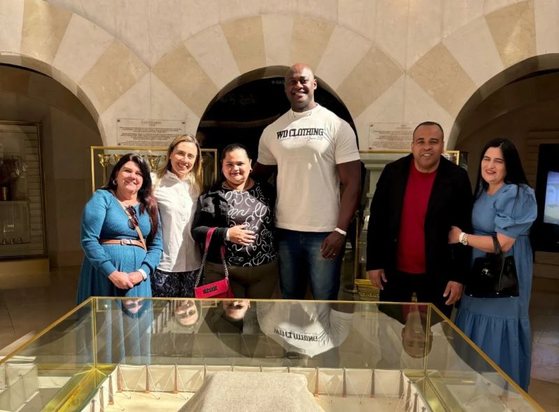 postFisiculturista e cantor gospel Elton Cruz e sua família, visitaram o Jardim Bíblicona categoriaJardim Bíblico postFisiculturista e cantor gospel Elton Cruz e sua família, visitaram o Jardim Bíblicona categoriaJardim Bíblico
