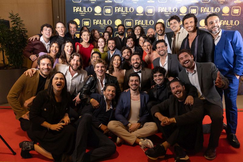 postElenco e convidados assistem ao 1º episódio de &quot;Paulo, o Apóstolo&quot;na categoriaEstreia se aproxima