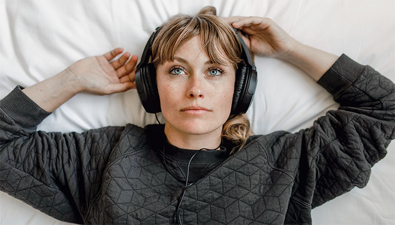 Imagem de capa - Ouvir música gospel não resolve problema