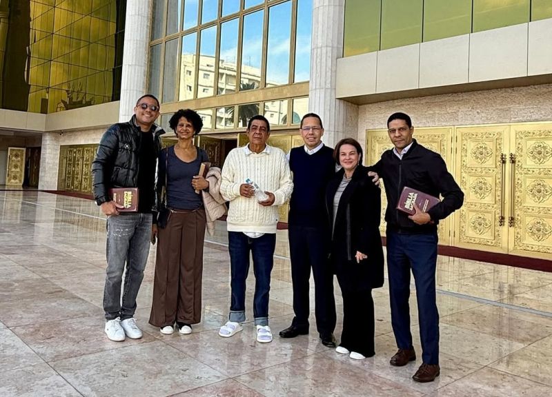 Imagem de capa - Zeca Pagodinho visita o Templo de Salomão e compartilha momento de fé