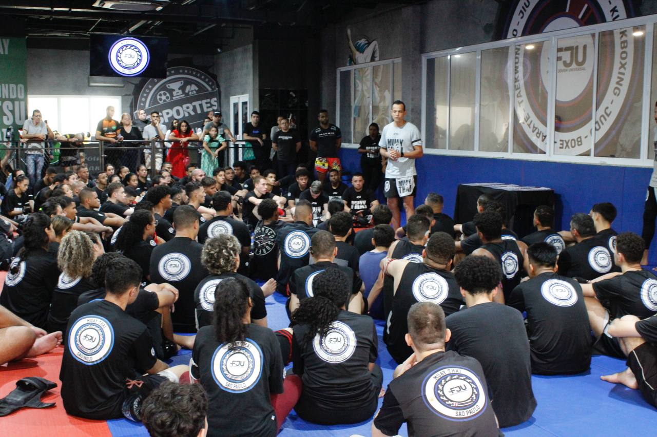 postPrimeira graduação de 2025 do projeto Muay Thaina categoriaForça Jovem Universal