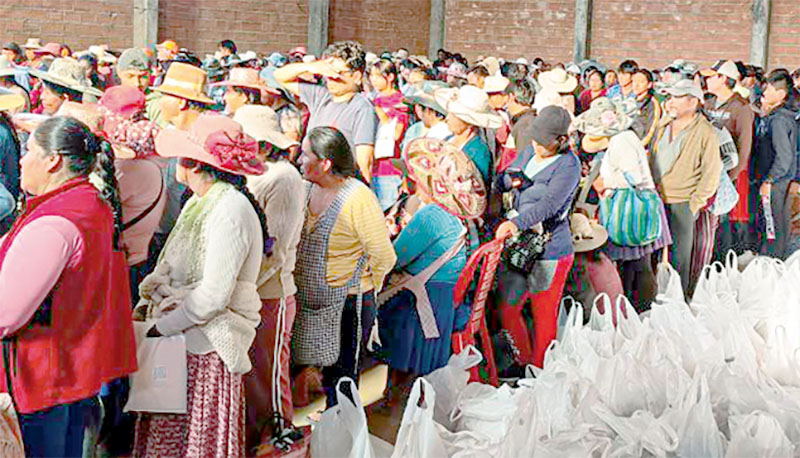 Imagem de capa - Universal doa mantimentos para mais de 800 famílias