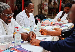 Voluntários promovem Ponto de Saúde Comunitário em Londres