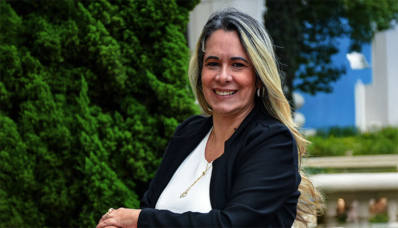 Presa por estelionato, foi na prisão que ela conheceu a Deus