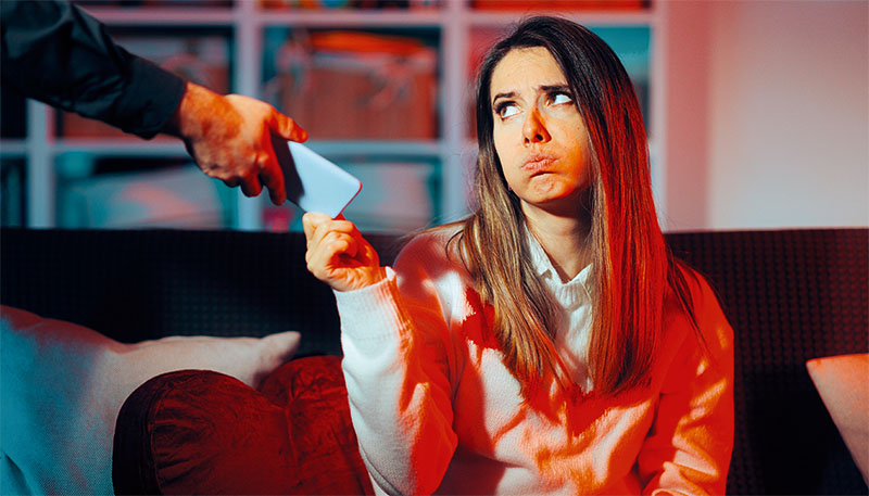 Ela quer ter redes sociais, mas o marido não gosta da ideia