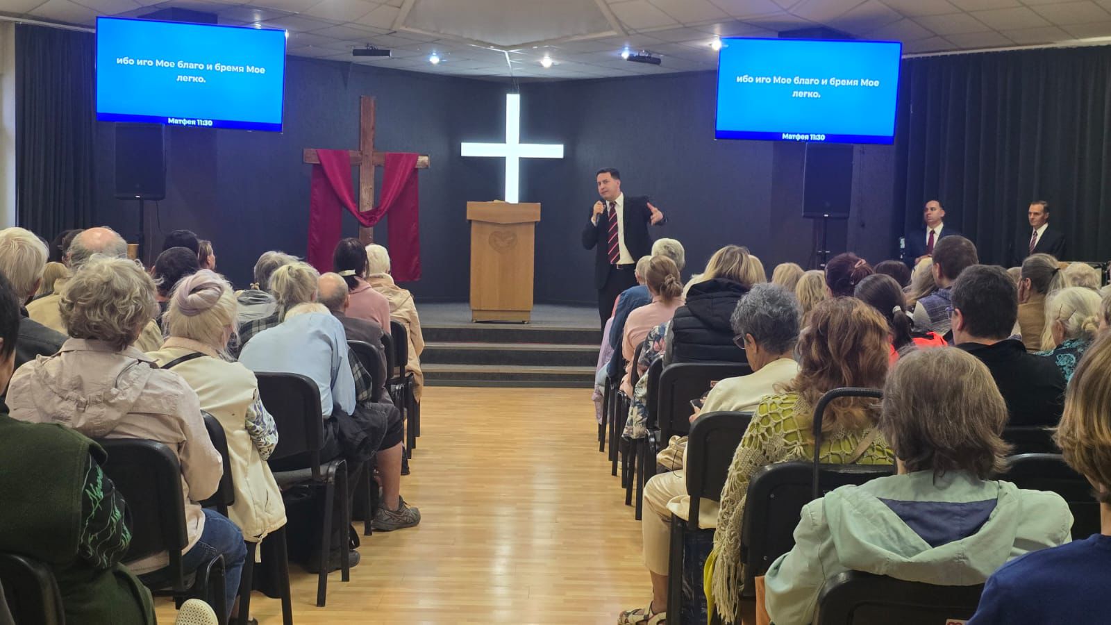 Imagem de capa - “Noite de Avivamento e Milagres” em São Petersburgo, na Rússia