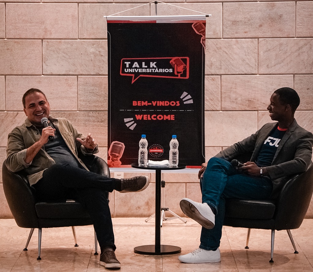 repórter da record tv talk universitário