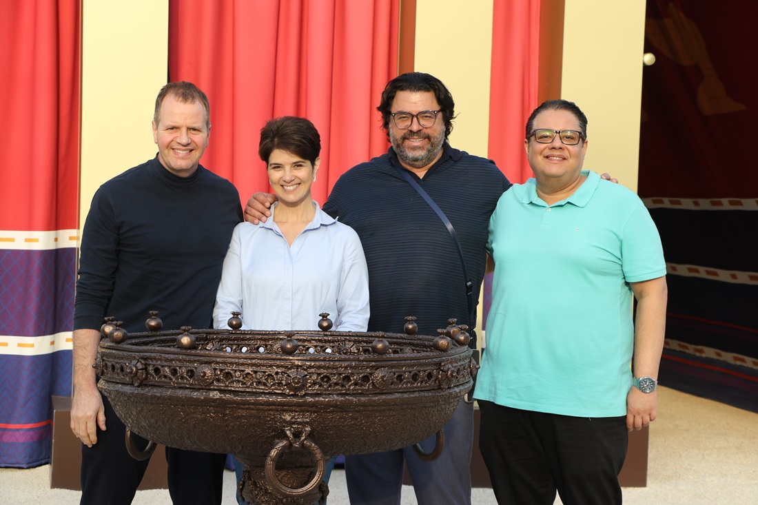 Imagem de capa - Famosos visitam o Templo de Salomão