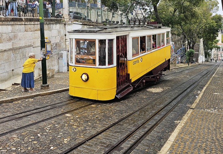Imagem de capa - Elevador da Glória descarrila e deixa mortos e feridos