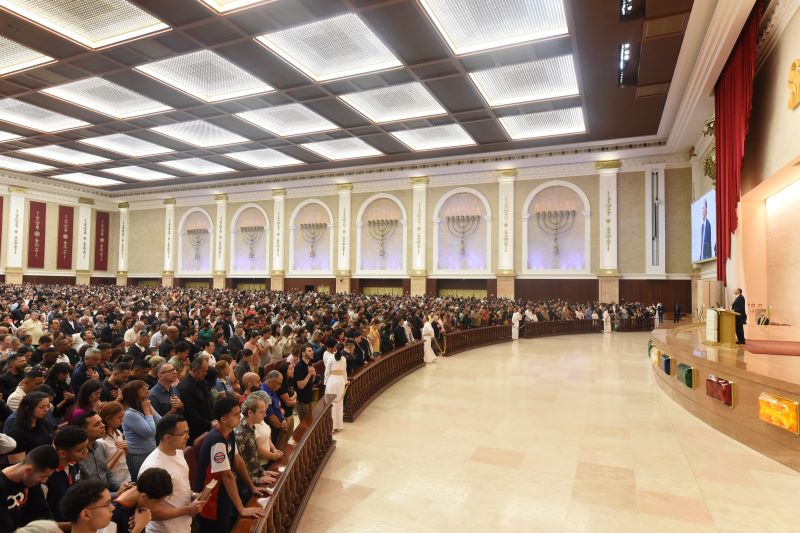 Imagem de capa - 'Noite da Grande Ceifa' com o Bispo Macedo, no Templo de Salomão