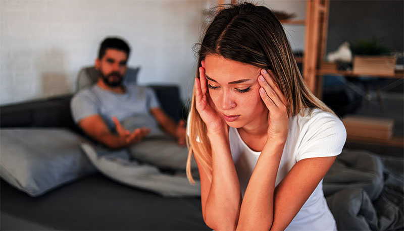 Ele insiste em levá-la a casas de swing