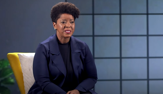 Ela venceu a depressão pós-parto através da fé