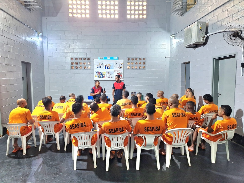 Imagem de capa - Curso de “Pintor de Obras” chega à penitenciária do estado da Bahia