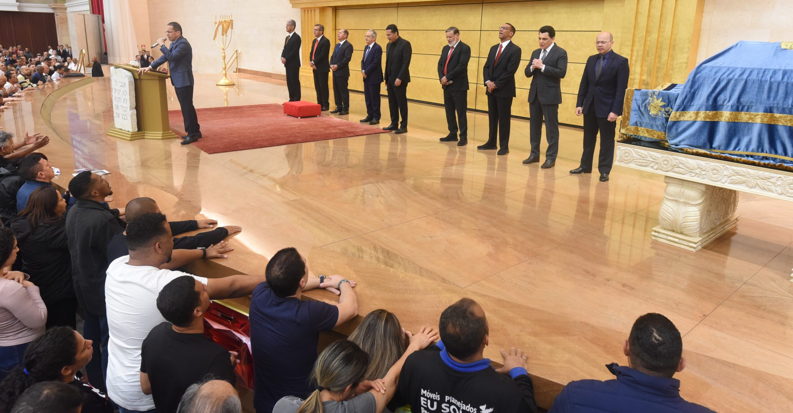 Imagem de capa - Confira como foi o "Clamor do Pare", no Templo de Salomão