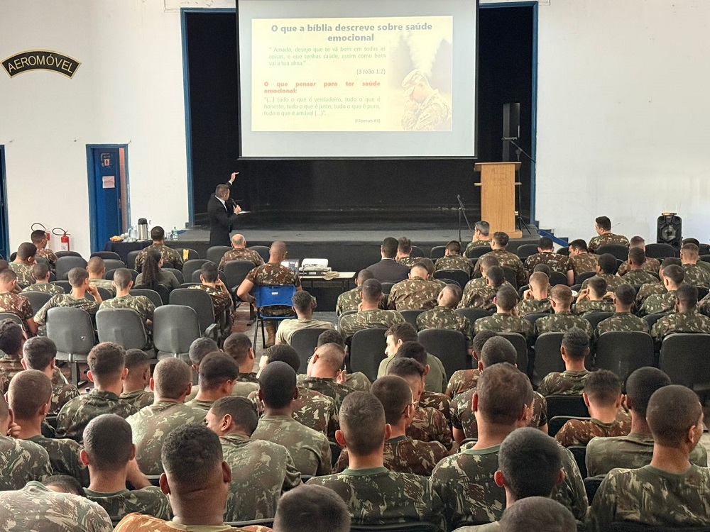 Imagem de capa - UFP realiza palestra sobre saúde emocional com militares do Exército em São Paulo