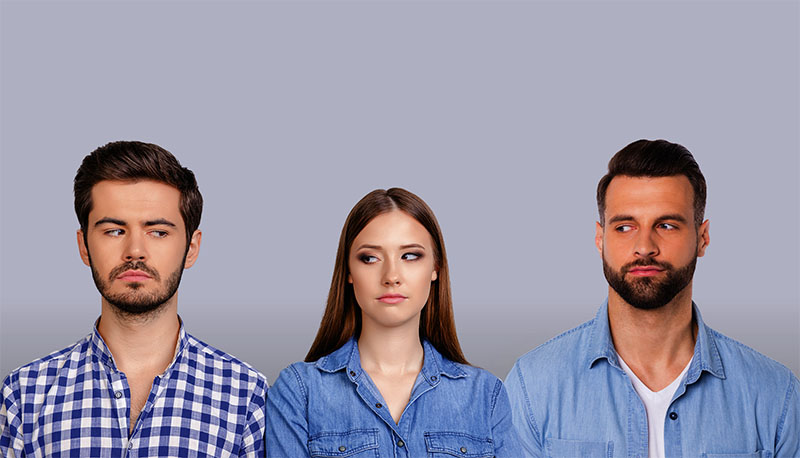 Ela está entre o ex e o atual