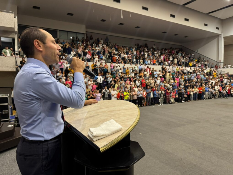 Imagem de capa - Ginásio Novo León Gonzalitos, no México, recebe encontro de fé e milagres