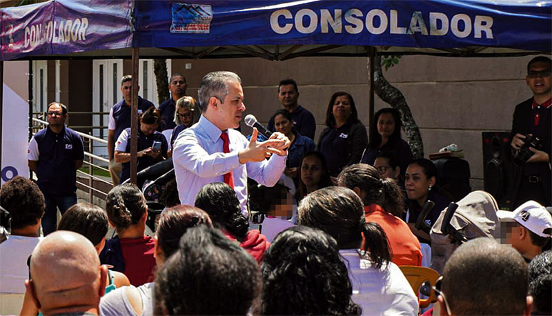 Mercado Unisocial distribui cerca de duas toneladas e meia de alimentos na Praia Grande (SP)