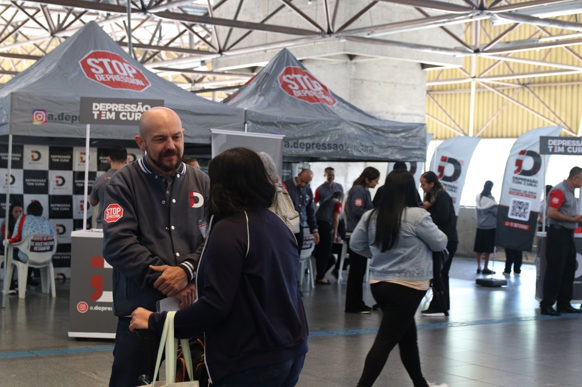 postDepressão tem Cura mobiliza 150 voluntários e alcança milhares de pessoas em ação na estação Tatuapéna categoriaNo metrô de São Paulo