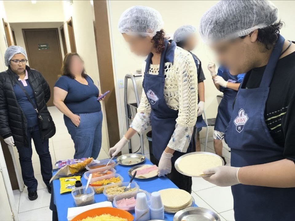 postNoite culinária com jovens acolhidos em Curitiba (PR)na categoriaAção Social