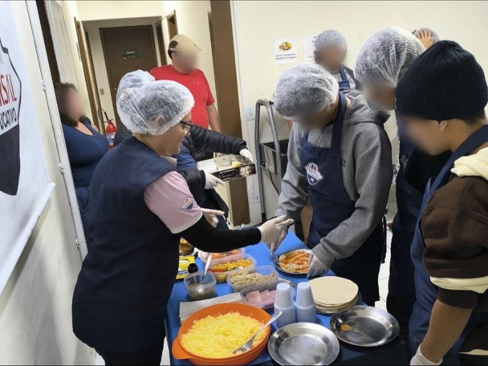 postPromove uma noite de culinária com jovens acolhidos em Curitibana categoriaSocioeducativo