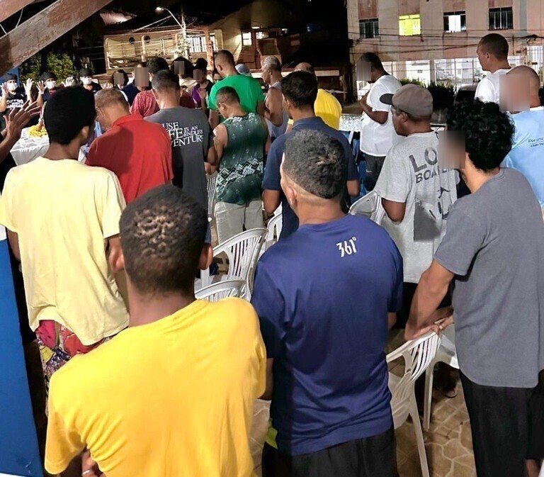Imagem de capa - “Ceia Solidária” beneficia dezenas de pessoas do Imbuí, bairro em Salvador (BA)
